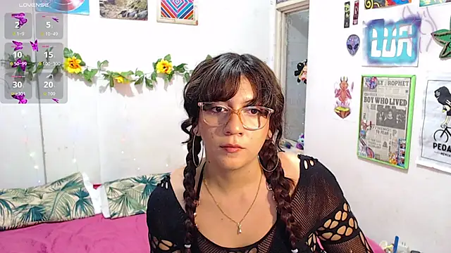 velvetrouse online show from October 6, 2025, 11:46 pm