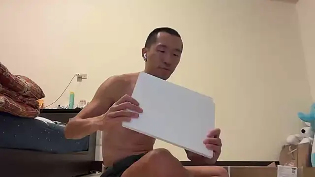 mrcaiziv online show from February 14, 2026, 8:27 pm