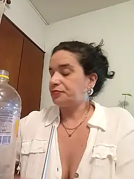 MoritaSalvaj online show from October 5, 2025, 2:32 am