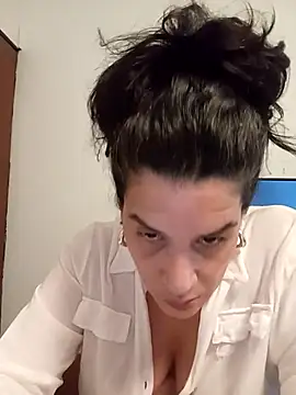 MoritaSalvaj online show from November 2, 2025, 2:03 am