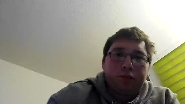 stivi2526 online show from October 7, 2025, 12:41 am