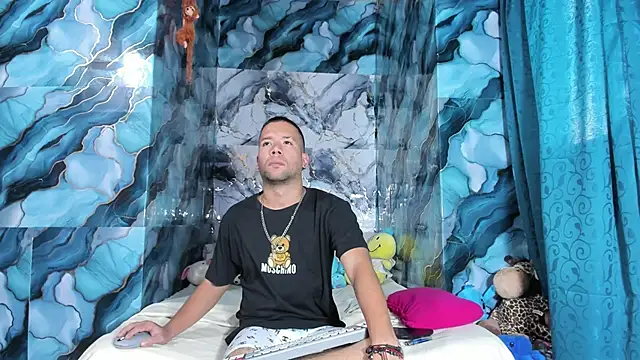 celesteyorucso1 online show from October 16, 2025, 9:38 pm