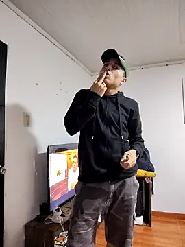 jovencolombianht online show from April 18, 2026, 9:02 am