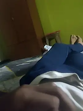 Hhhggghrrr3219 online show from September 29, 2025, 1:05 pm