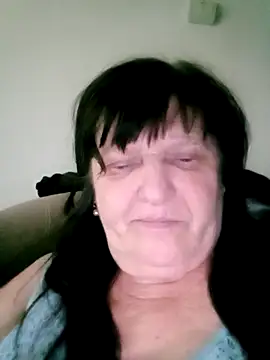 Apeesynka55211 online show from April 8, 2026, 4:07 pm