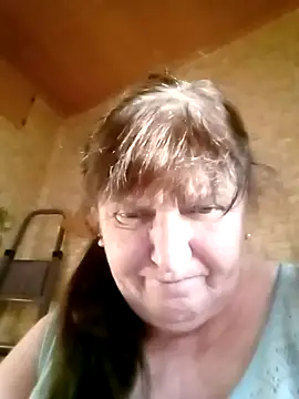 Apeesynka55211 online show from May 6, 2026, 3:13 am