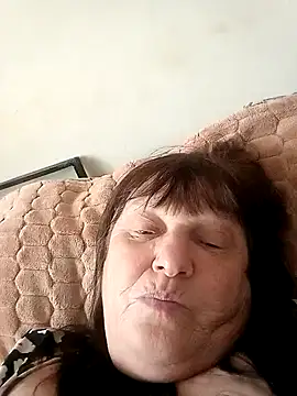 Apeesynka55211 online show from May 13, 2026, 12:02 pm