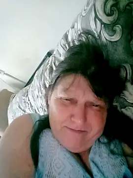Apeesynka55211 online show from May 15, 2026, 4:25 pm