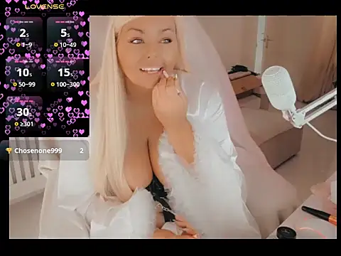 Snapshot of Siren-xiv chatting on October 18, 2025, 11:55 am Siren-xiv online show from October 18, 2025, 11:55 am