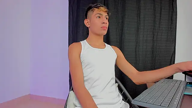 Snapshot of cherub_ chatting on October 4, 2025, 1:36 am cherub online show from October 4, 2025, 1:36 am