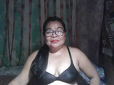 Snapshot of cris_tita chatting on April 2, 2026, 10:57 am cris tita online show from April 2, 2026, 10:57 am