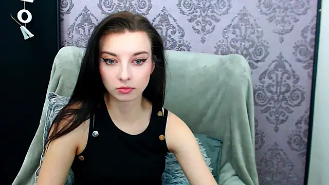 Snapshot of DominantLuna chatting on May 15, 2026, 7:43 pm DominantLuna online show from May 15, 2026, 7:43 pm