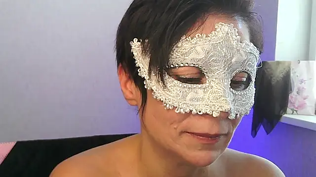 Ashley Brookss online show from November 16, 2025, 11:27 am