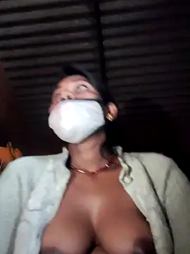 Katrina kaif143 online show from December 14, 2025, 10:31 am