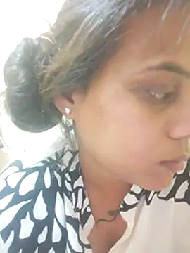 Snapshot of Naughtysilk chatting on October 31, 2025, 12:22 am Naughtysilk online show from October 31, 2025, 12:22 am