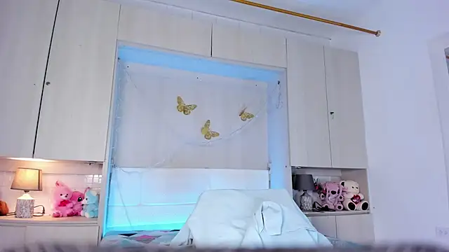 ChloeWiillow online show from April 8, 2026, 11:43 am