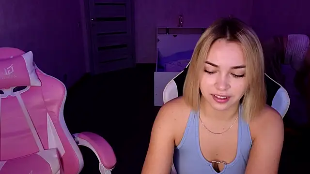 stefany and bettany online show from October 31, 2025, 1:56 pm