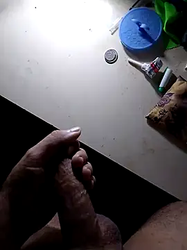 eroer20 online show from October 5, 2025, 6:39 pm