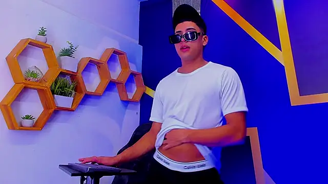 The Boy King online show from October 22, 2025, 2:06 pm