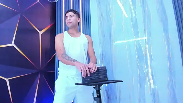 The Boy King online show from December 13, 2025, 7:53 pm