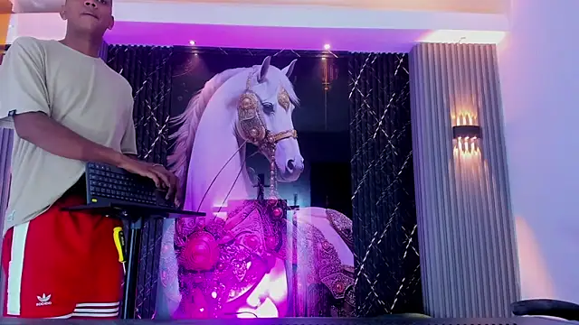 The Boy King online show from December 18, 2025, 8:04 pm