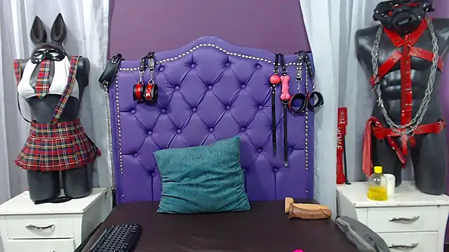 Sophie-dbs online show from November 16, 2025, 9:53 pm