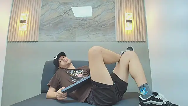 ISRAEL GRAY online show from October 5, 2025, 12:31 am