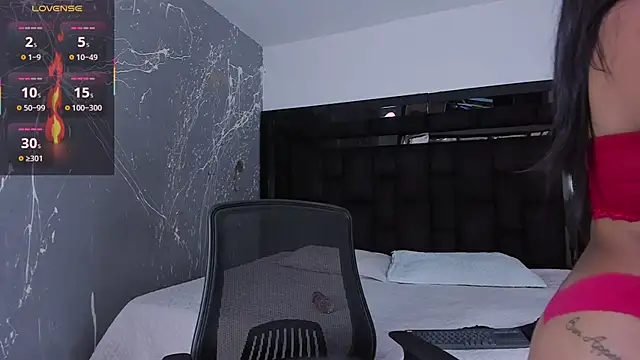 LiaClarck  online show from November 20, 2025, 9:14 pm