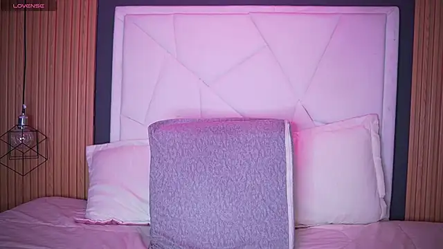 Emily Roberts9 online show from April 1, 2026, 11:44 am