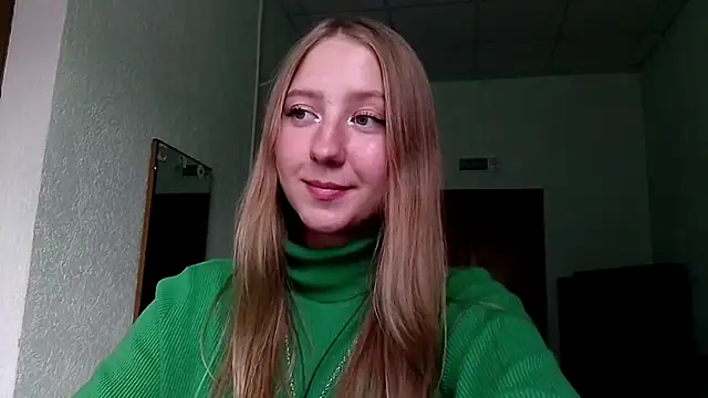 CarynFlaryn online show from October 1, 2025, 11:05 am