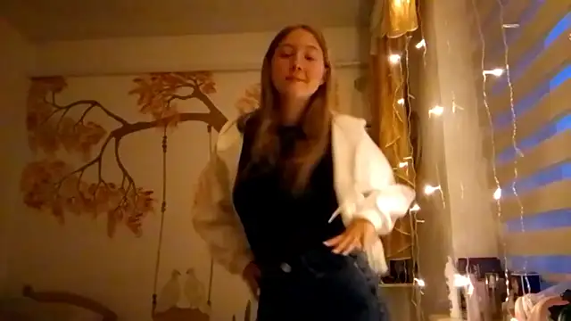 CarynFlaryn online show from October 8, 2025, 4:10 am