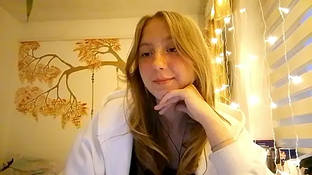 CarynFlaryn online show from October 9, 2025, 4:10 am