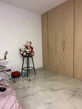 Zoe riivas online show from October 11, 2025, 10:47 am