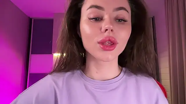 AlmaryKim online show from February 7, 2025, 4:14 pm