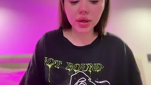 AlmaryKim online show from November 4, 2025, 10:31 pm