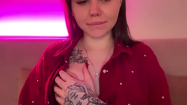 AlmaryKim online show from February 4, 2026, 6:19 am