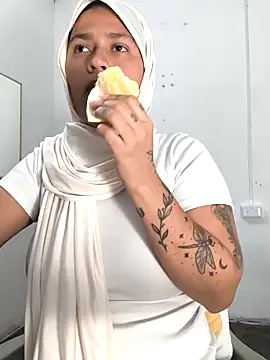 Snapshot of Nadia_hasbun chatting on December 13, 2025, 10:04 pm Nadia hasbun online show from December 13, 2025, 10:04 pm