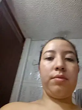 annyaparis online show from October 4, 2025, 2:42 am