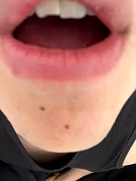 Snapshot of LiamMyst chatting on November 16, 2025, 3:28 pm LiamMyst online show from November 16, 2025, 3:28 pm