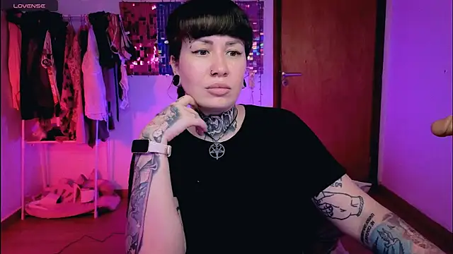 Senorita  Dakota online show from April 14, 2026, 9:54 pm