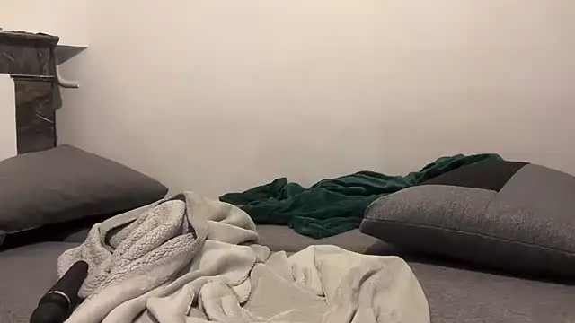 nanaisbackk online show from March 8, 2026, 7:39 pm