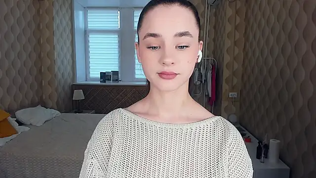 JinnyMcie online show from October 19, 2025, 9:32 am