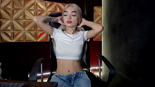 scarlettvelvet  online show from November 21, 2025, 12:26 pm