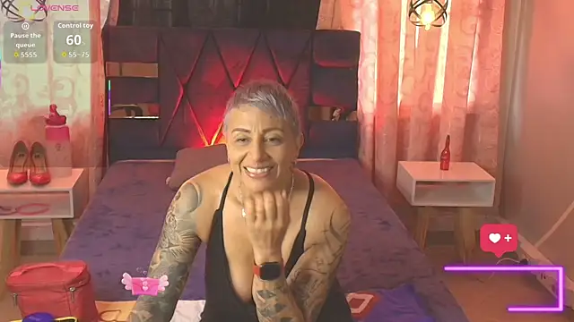 Charlotte  Gray online show from November 21, 2025, 12:48 pm