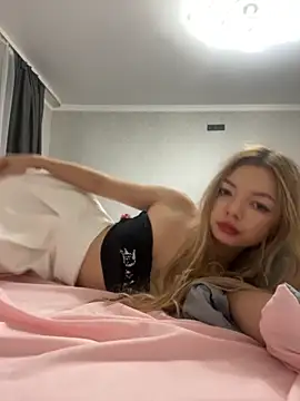  Siennaaa  online show from November 20, 2025, 2:39 pm