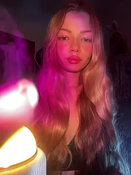 Snapshot of _Siennaaa_ chatting on March 19, 2026, 8:46 pm Siennaaa online show from March 19, 2026, 8:46 pm