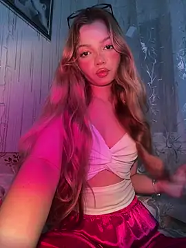 Snapshot of _Siennaaa_ chatting on March 20, 2026, 8:35 pm Siennaaa online show from March 20, 2026, 8:35 pm