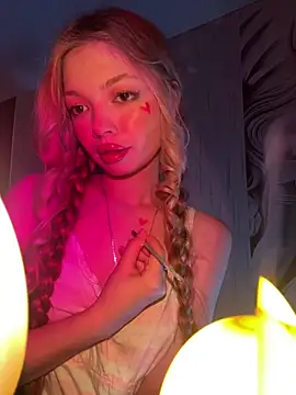 Snapshot of _Siennaaa_ chatting on March 28, 2026, 7:35 pm Siennaaa online show from March 28, 2026, 7:35 pm