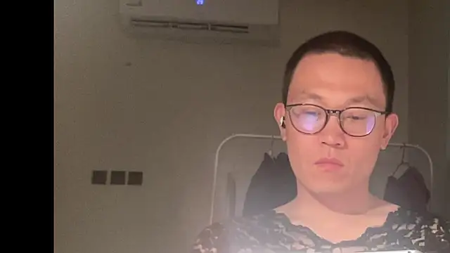 yewuzhibb online show from September 30, 2025, 8:25 pm