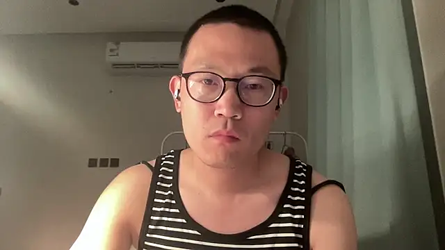 yewuzhibb online show from October 2, 2025, 6:59 pm
